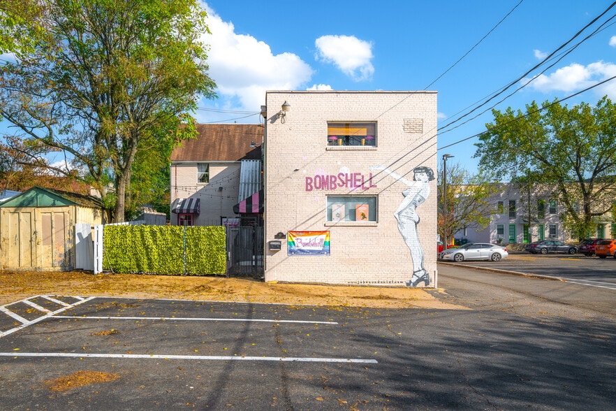 More Photos Of 10 S Crenshaw Ave, Richmond Freestanding For Lease