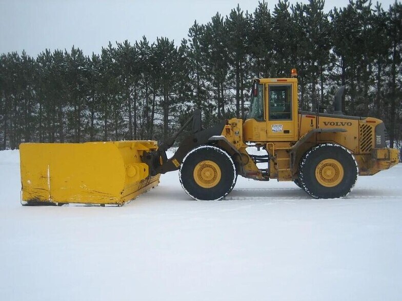 More Photos Of 1396 E Easterday Ave, Sault Sainte Marie Contractor Storage Yard For Sale