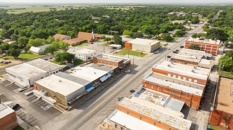 More Photos Of 133 N Texas St, De Leon Storefront For Sale