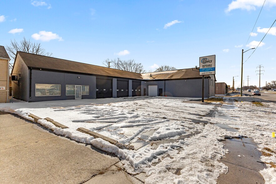 Primary Photo Of 26289 W Eight Mile Rd, Redford Township Manufacturing For Lease