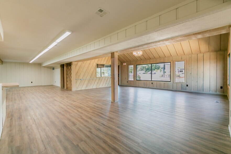 More Photos Of 1116 W Highway 76, Branson General Retail For Lease