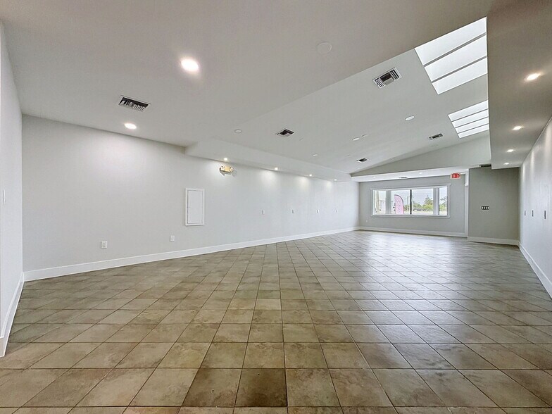 More Photos Of 13414 US Highway 19, Hudson Showroom For Lease
