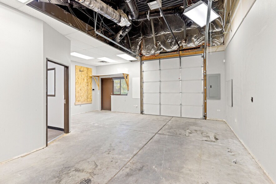 More Photos Of 275 Waneka Pky, Lafayette Freestanding For Lease