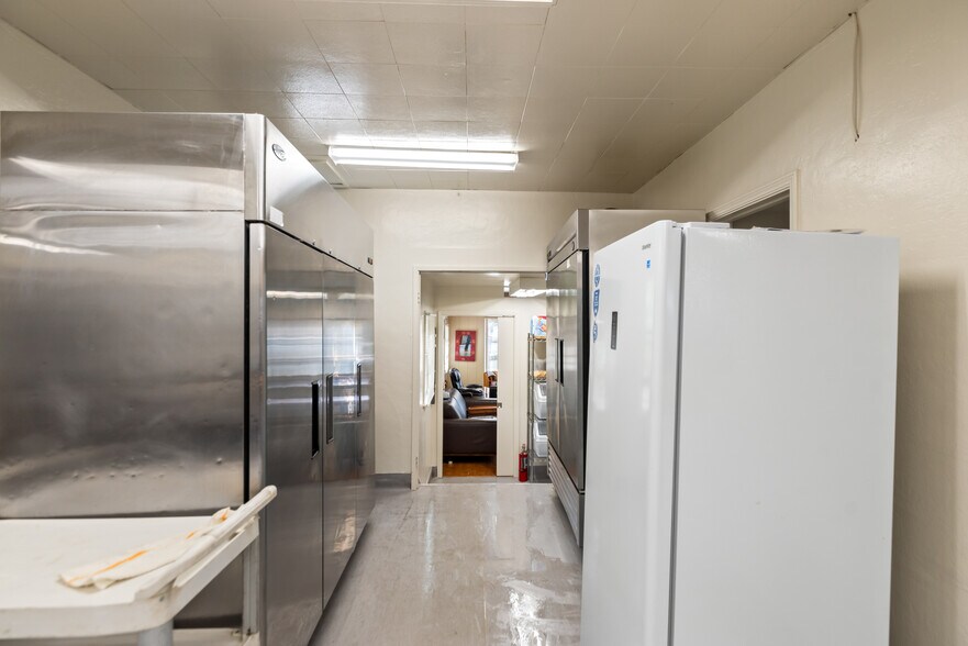 More Photos Of 14496 Oak Pl, Saratoga Restaurant For Sale