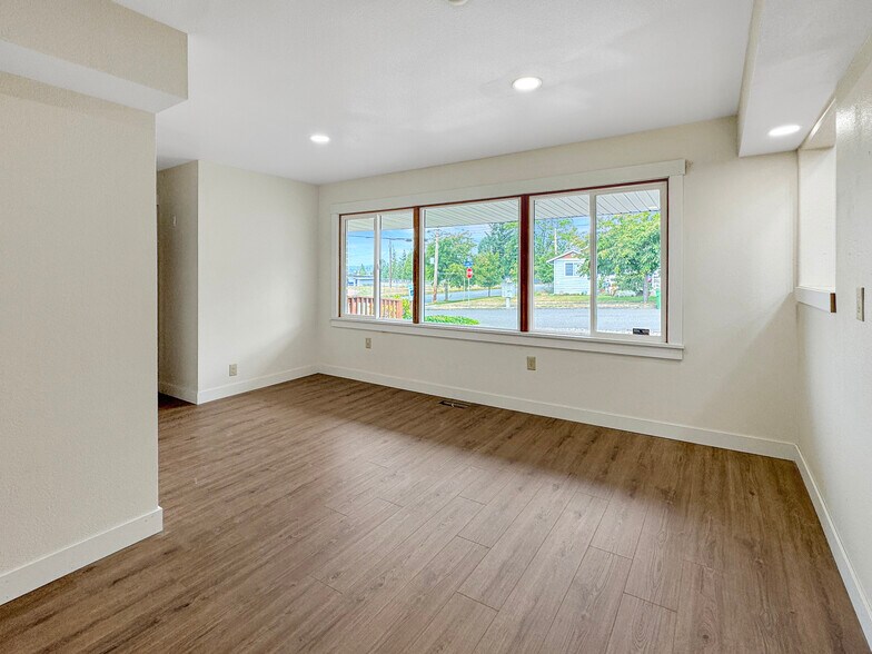 More Photos Of 902 E Maple St, Arlington Medical For Lease