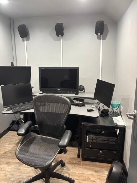 More Photos Of 10960 Ventura Blvd, Studio City Office For Lease