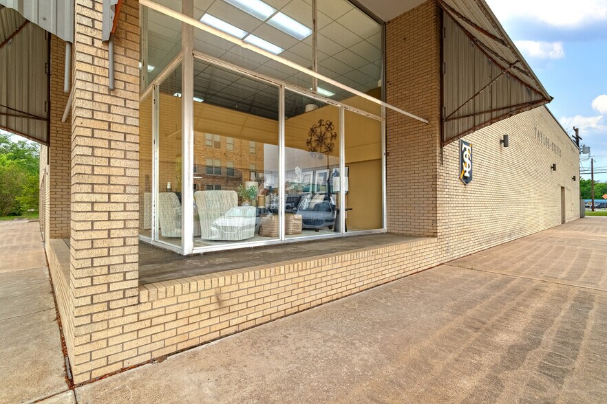 More Photos Of 1521 6th St, Bay City General Retail For Sale