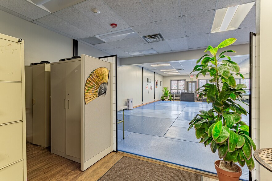 More Photos Of 1021-1041 Bonaventure Dr, Elk Grove Village Medical For Sale
