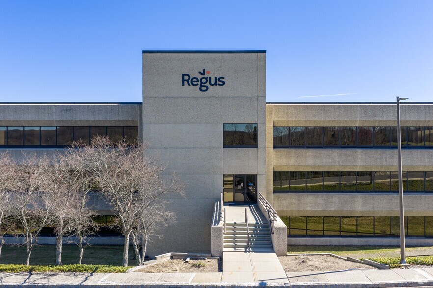 More Photos Of 53 Frontage Rd, Hampton Office For Sale