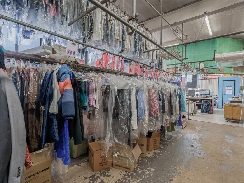 More Photos Of 3180 Lawson Blvd, Oceanside Storefront For Sale