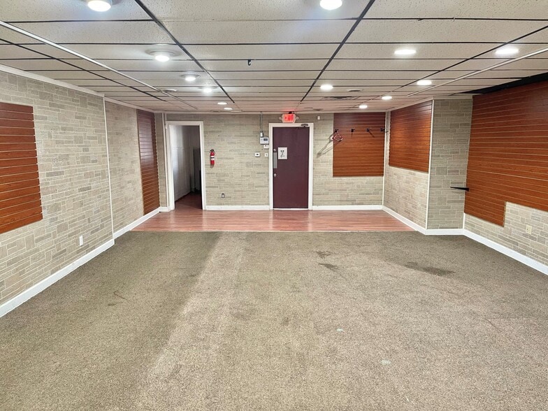 More Photos Of 1202 S Washington Ave, Lansing Storefront Retail Residential For Lease