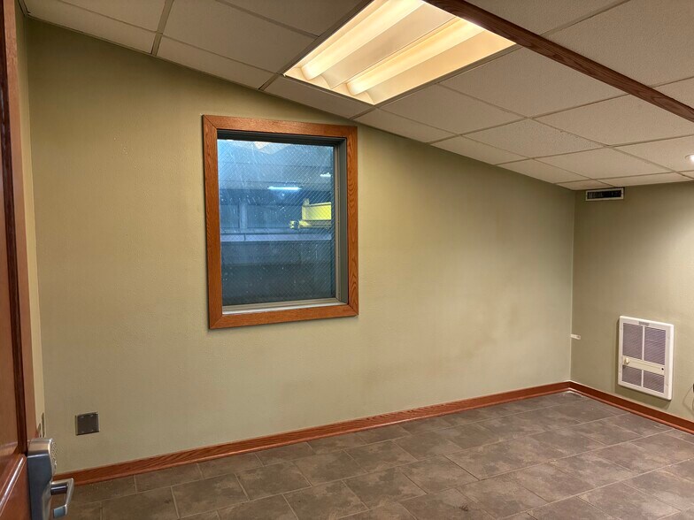 More Photos Of 405 John Ave, Superior Auto Repair For Lease