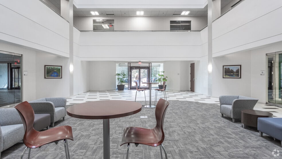 More Photos Of 860 Greenbrier Cir, Chesapeake Unknown For Lease