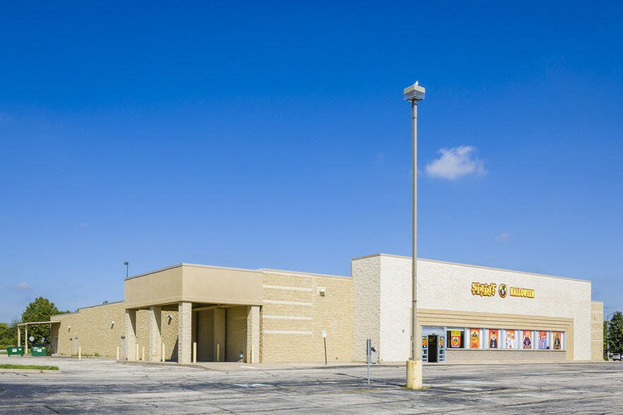 More Photos Of 3880 E Main St, St Charles Freestanding For Lease