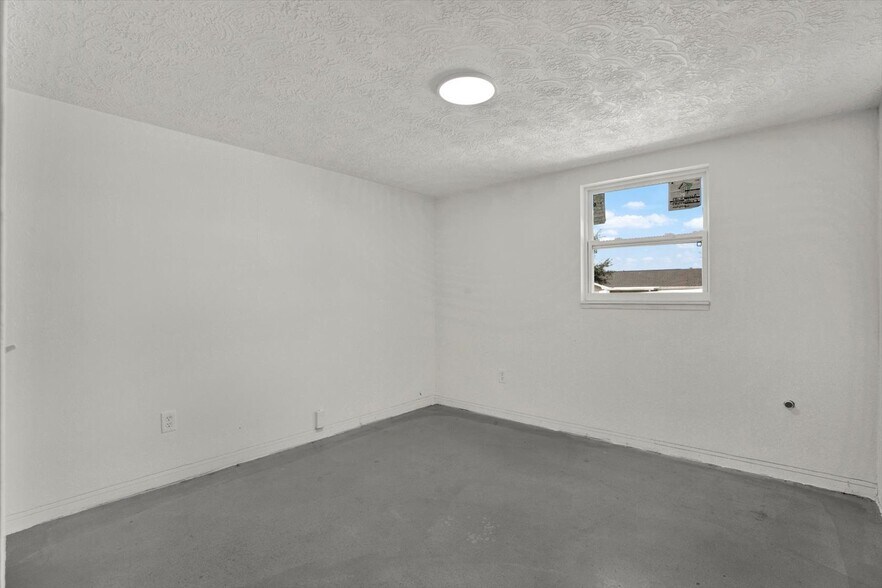 More Photos Of 6102 Indiana Ave, New Port Richey Office For Sale
