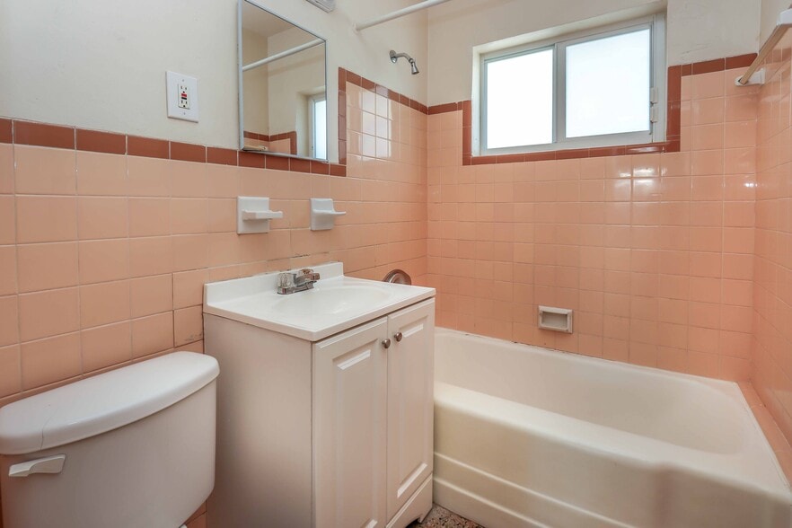 More Photos Of 976 NW 6th St, Miami Apartments For Sale