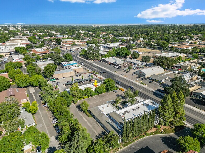 More Photos Of 250 W Main St, Woodland Office For Lease