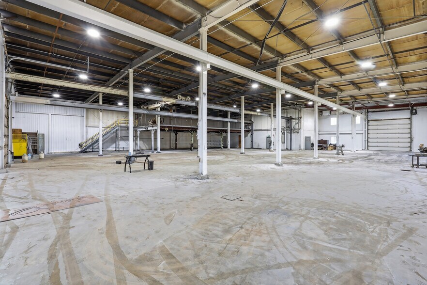More Photos Of 375 Rue Saint-Louis, Saint-jean-sur-richelieu Industrial For Lease