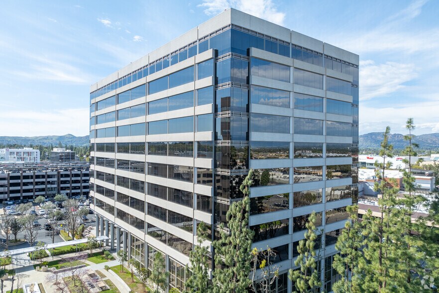 More Photos Of 6303 Owensmouth Ave, Woodland Hills Office For Lease