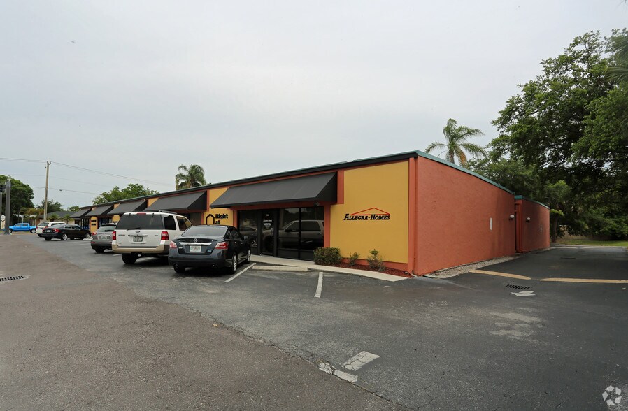 More Photos Of 2344 Bee Ridge Rd, Sarasota Office For Sale