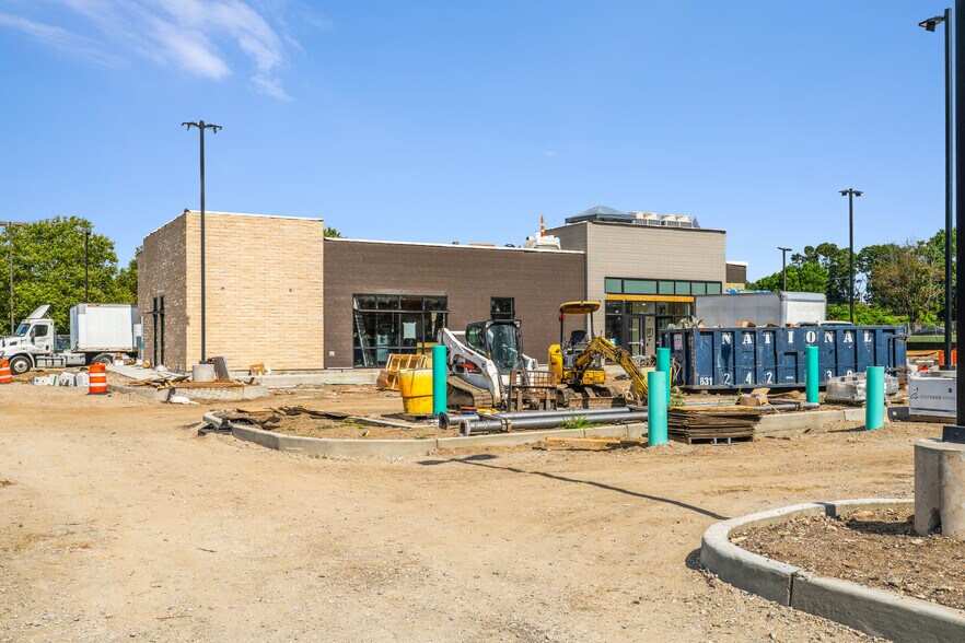 More Photos Of 330 Sunrise Hwy, Valley Stream Bank For Sale