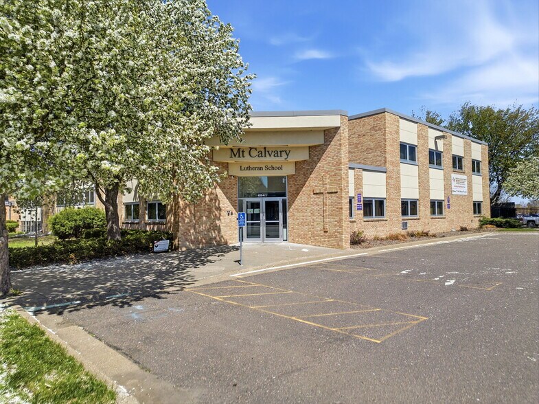 More Photos Of 6541 16TH Ave S, Richfield Schools For Lease