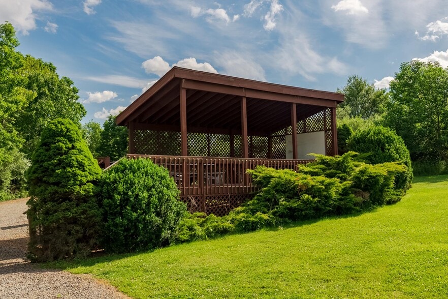 More Photos Of 175 Decoverly Lane, Falls Specialty For Sale