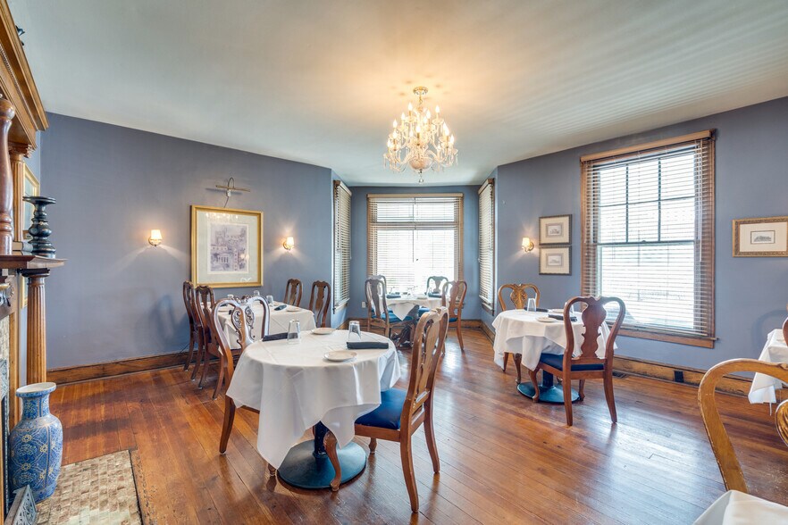 More Photos Of 412 6th St, Bristol Restaurant For Sale