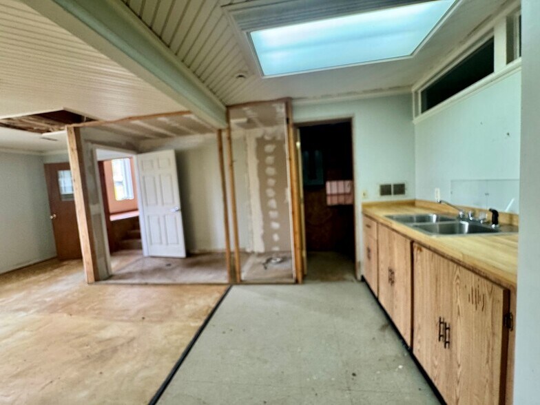 More Photos Of 868 State Route 3 and 12, Hinton Flex For Sale