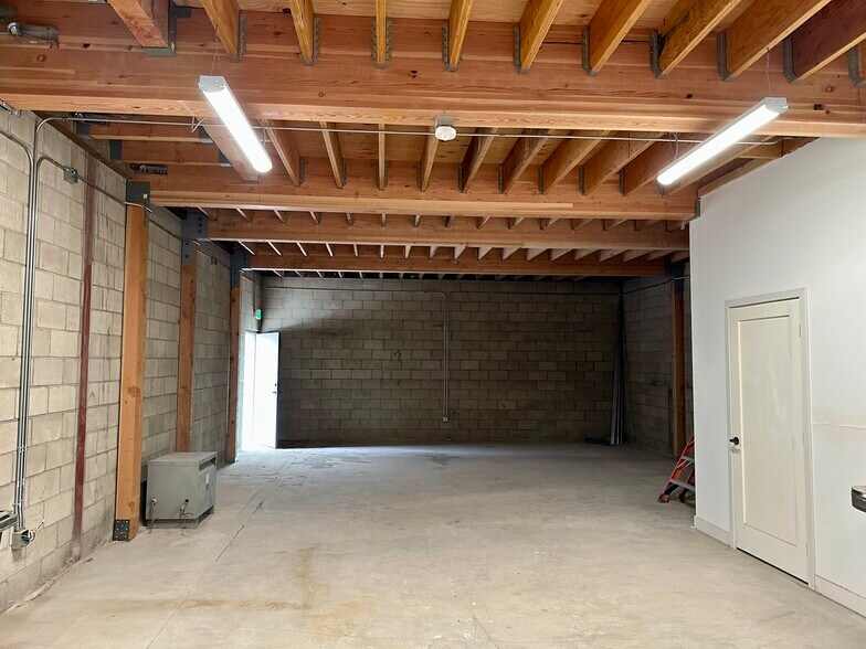 More Photos Of 7528 Clybourn Ave, Sun Valley Manufacturing For Lease
