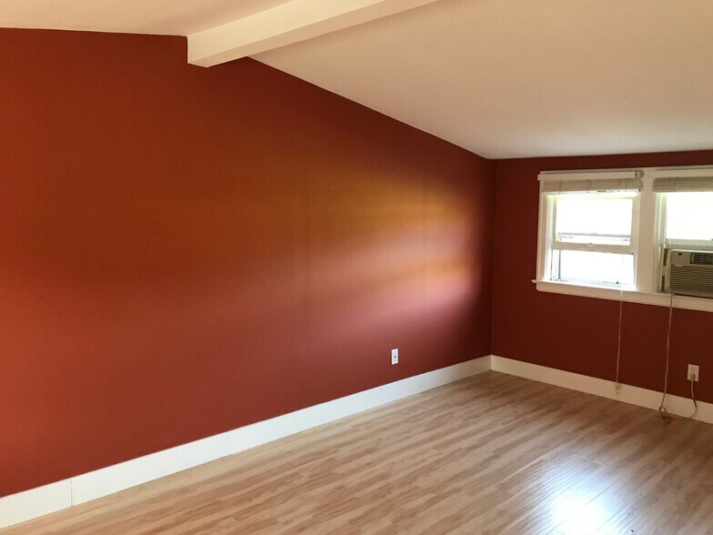 More Photos Of 119 Wesley (605 Miller) St, Silverton Apartments For Sale