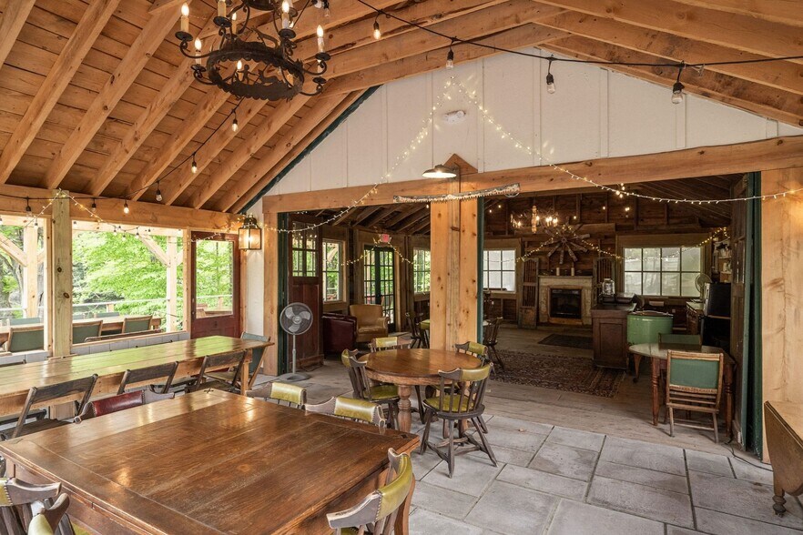 More Photos Of 102 Main St, Jefferson Hotel For Sale