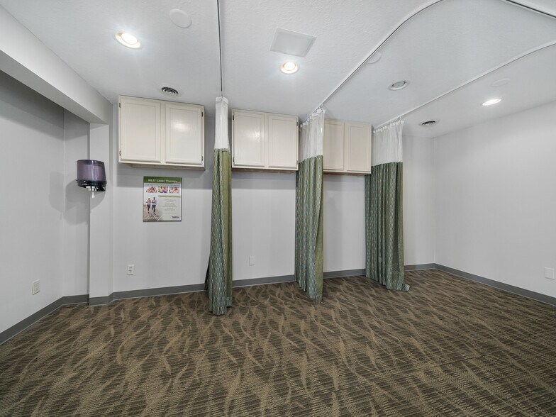 More Photos Of 5933 Stoney Creek Dr, Fort Wayne Office Residential For Sale