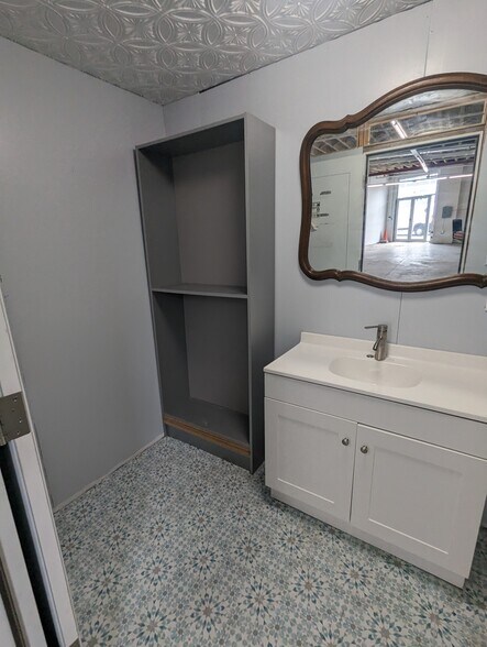 More Photos Of 27 Knickerbocker Ave, Brooklyn Industrial For Sale