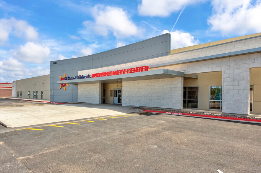 More Photos Of 5400 Alameda Ave, El Paso Hospital For Lease