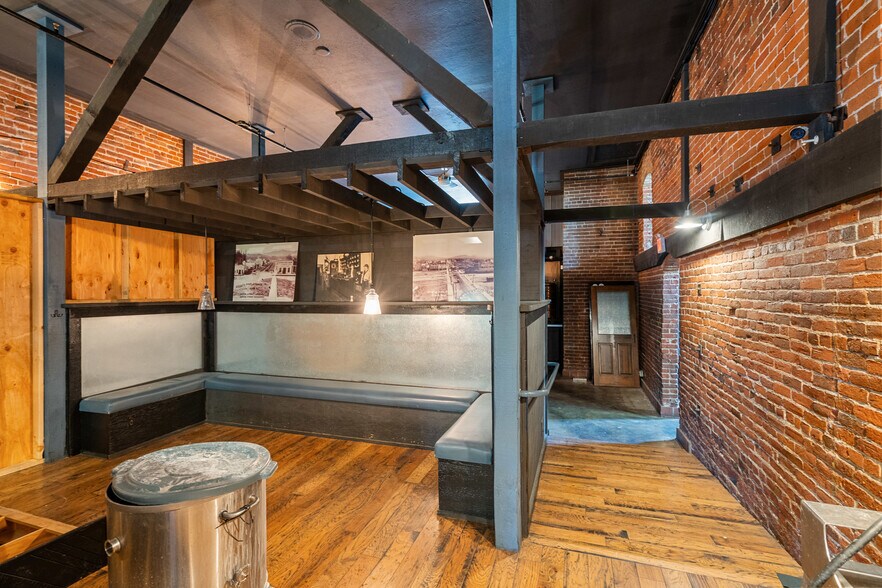 More Photos Of 509 SW G St, Grants Pass Restaurant For Sale