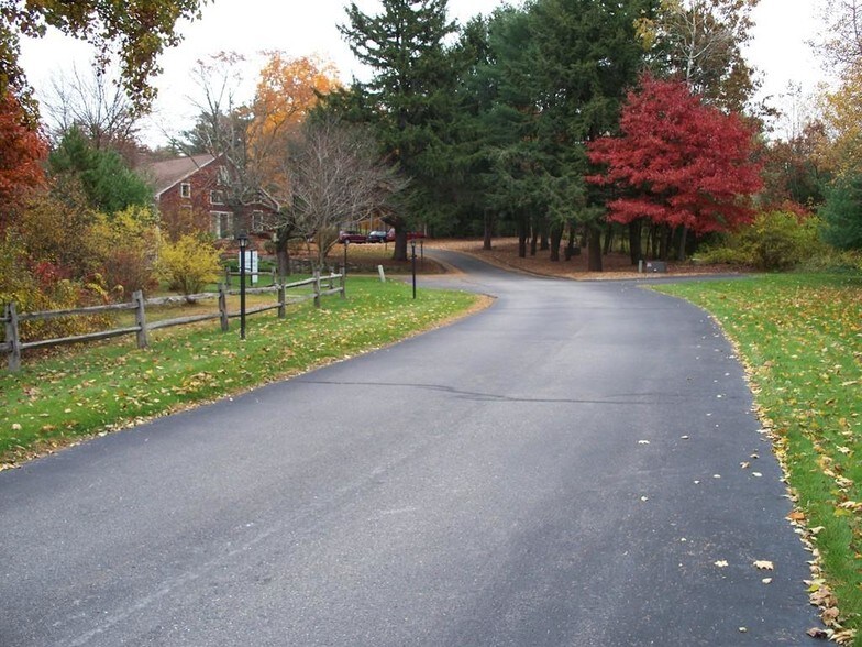 More Photos Of 42 Davis Rd, Acton Office For Lease