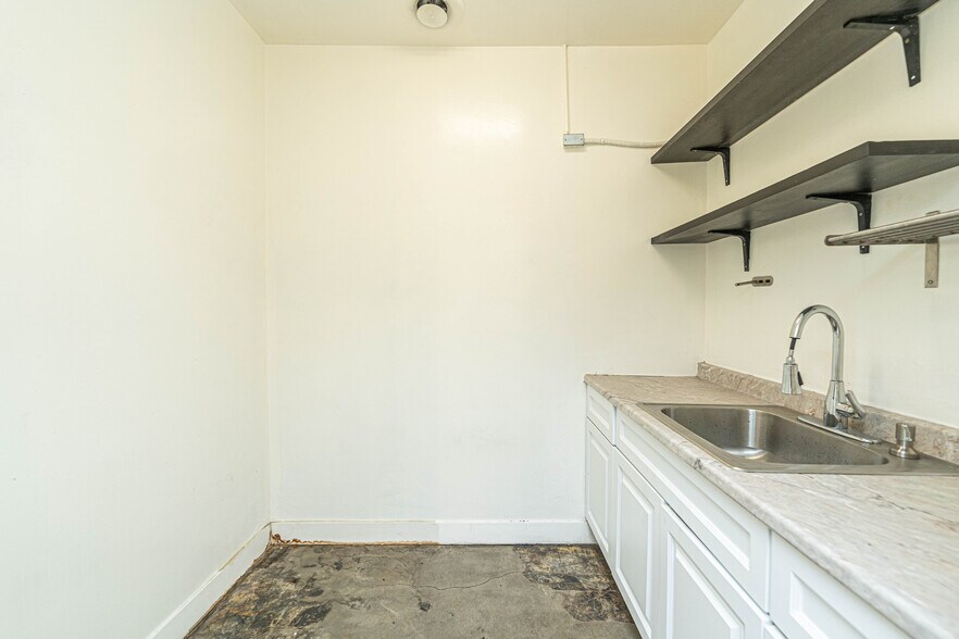 More Photos Of 947 N Vignes St, Los Angeles Warehouse For Sale