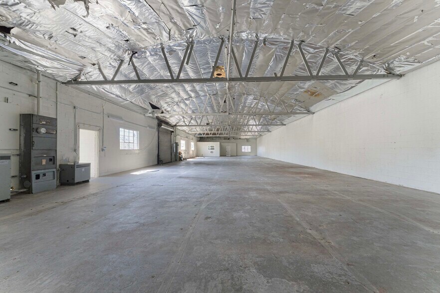 More Photos Of 15626 S Main St, Gardena Warehouse For Lease