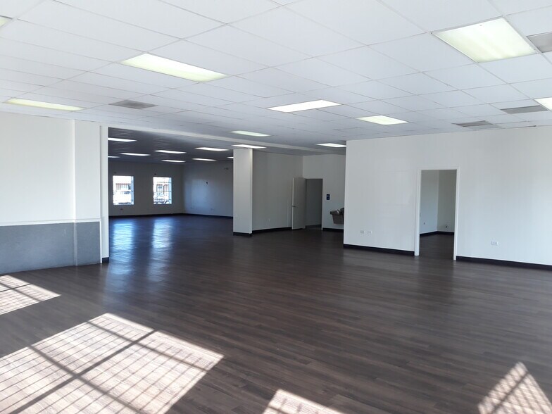 More Photos Of 1551 Chambers Rd, Aurora Freestanding For Lease