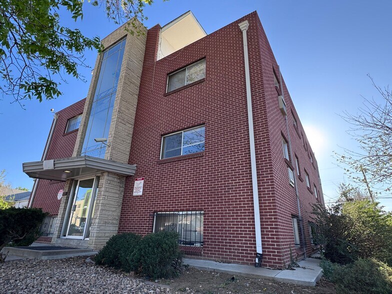More Photos Of 1695 Clinton St, Aurora Apartments For Sale