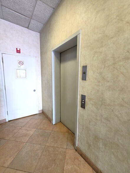 More Photos Of 212 W Park Ave, Long Beach Office For Lease