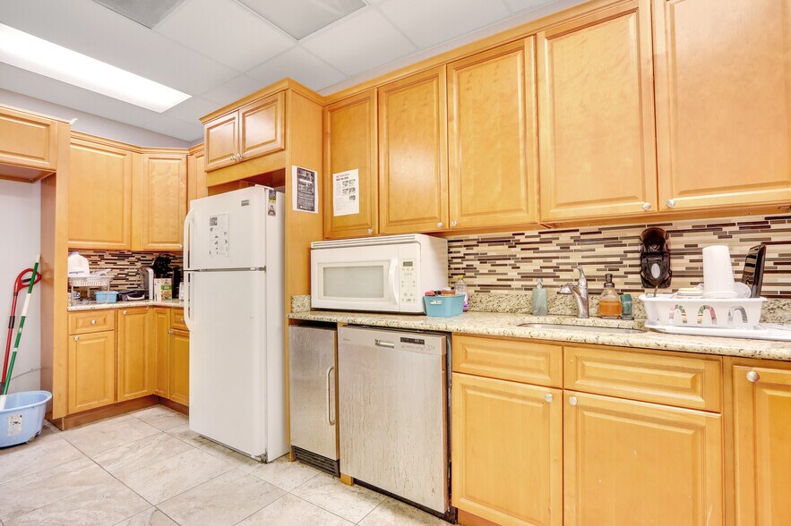 More Photos Of 1405 SE Goldtree Dr, Port Saint Lucie Medical For Lease