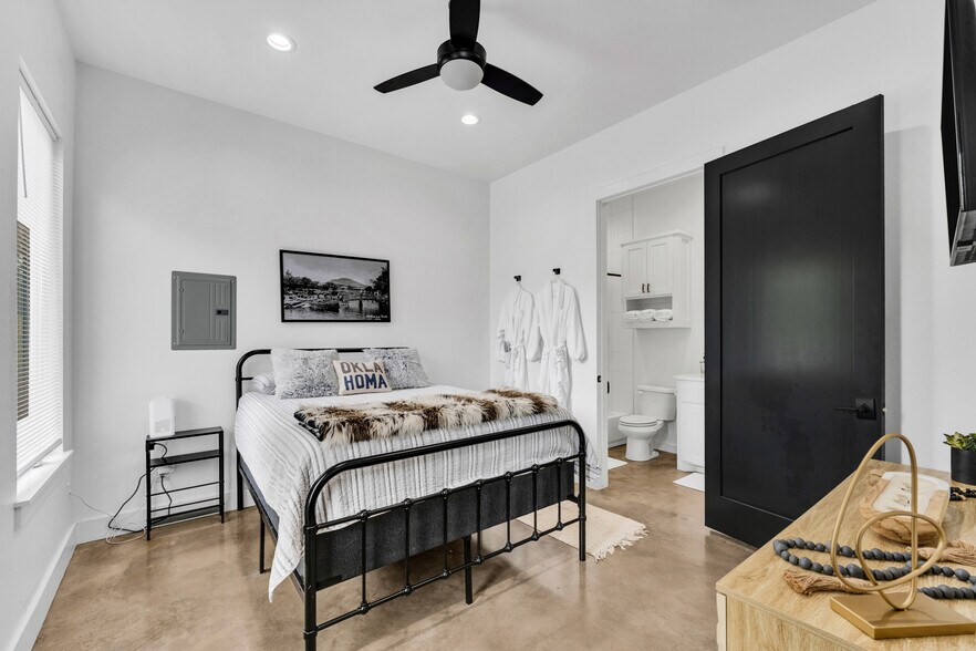 More Photos Of 115 Sheridan North St, Medicine Park Multifamily For Sale
