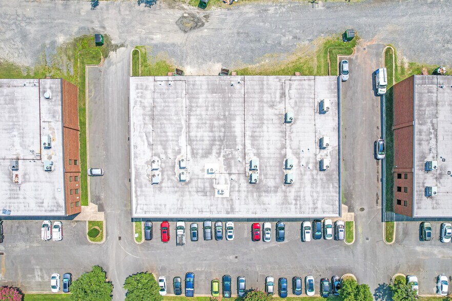 More Photos Of 364-374 Crompton St, Charlotte Light Distribution For Sale