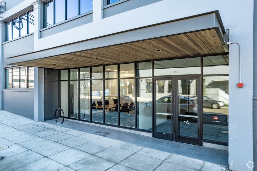 More Photos Of 808 SE Alder St, Portland Office For Sale