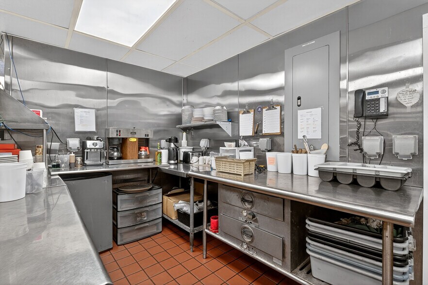 More Photos Of 671-673 Broadway, Bayonne Bar For Sale