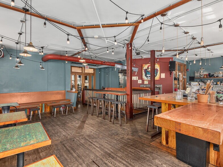 More Photos Of 48 College St, Asheville General Retail For Lease