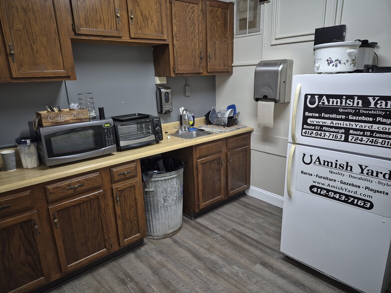 More Photos Of 4228 Brownsville Rd, Brentwood Storefront Retail Residential For Sale