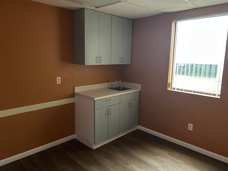 More Photos Of 27 Hospital Ave, Danbury Medical For Lease